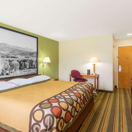Super 8 By Wyndham Bedford Hotel Exterior foto
