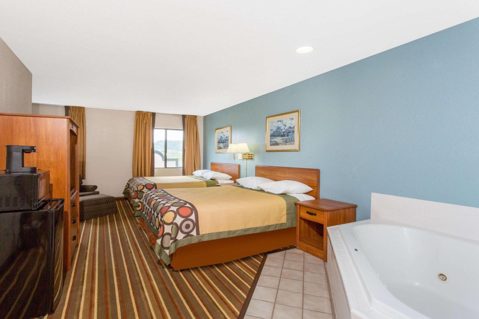 Super 8 By Wyndham Bedford Hotel Exterior foto