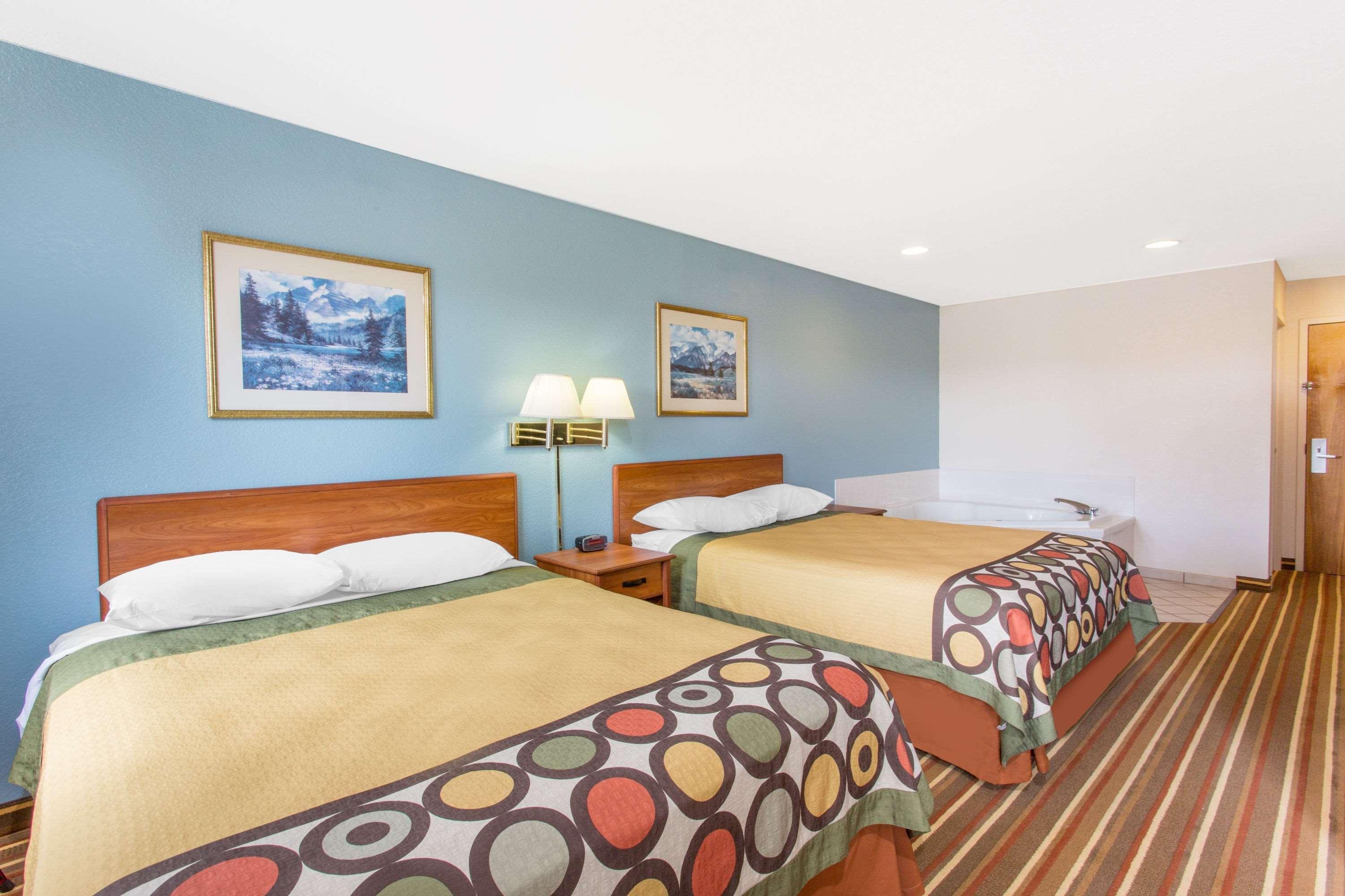 Super 8 By Wyndham Bedford Hotel Exterior foto